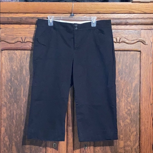 Women’s Capris - Picture 2 of 4